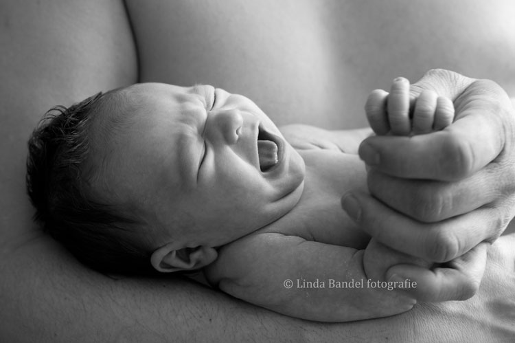 newborn-huilen-foto